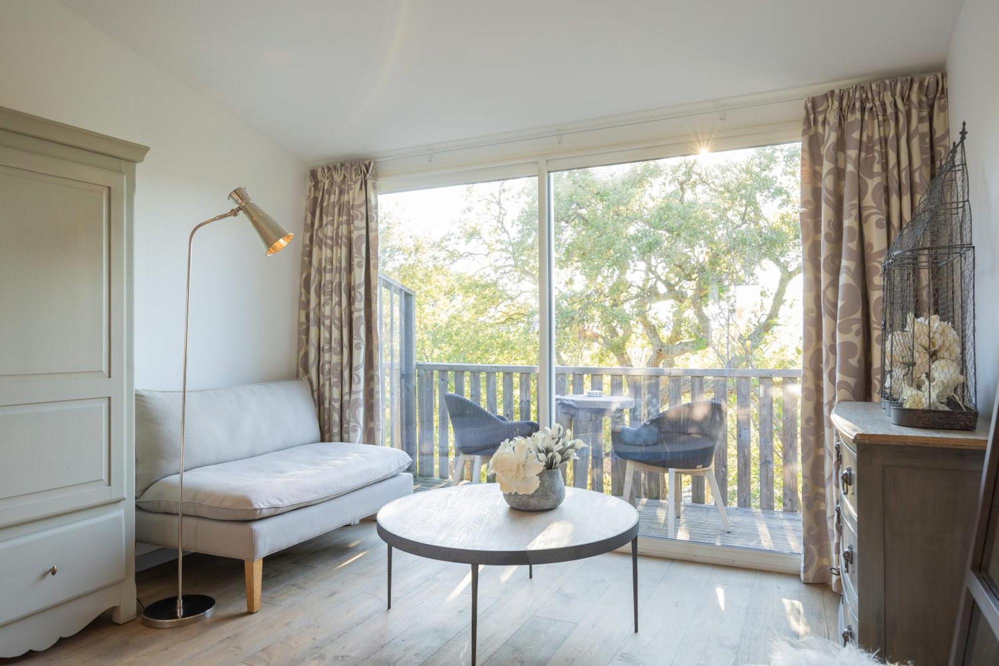 Font Mourier Hotel 4*