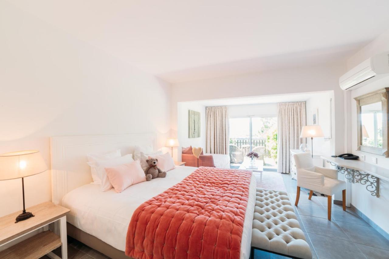 Font Mourier Hotel