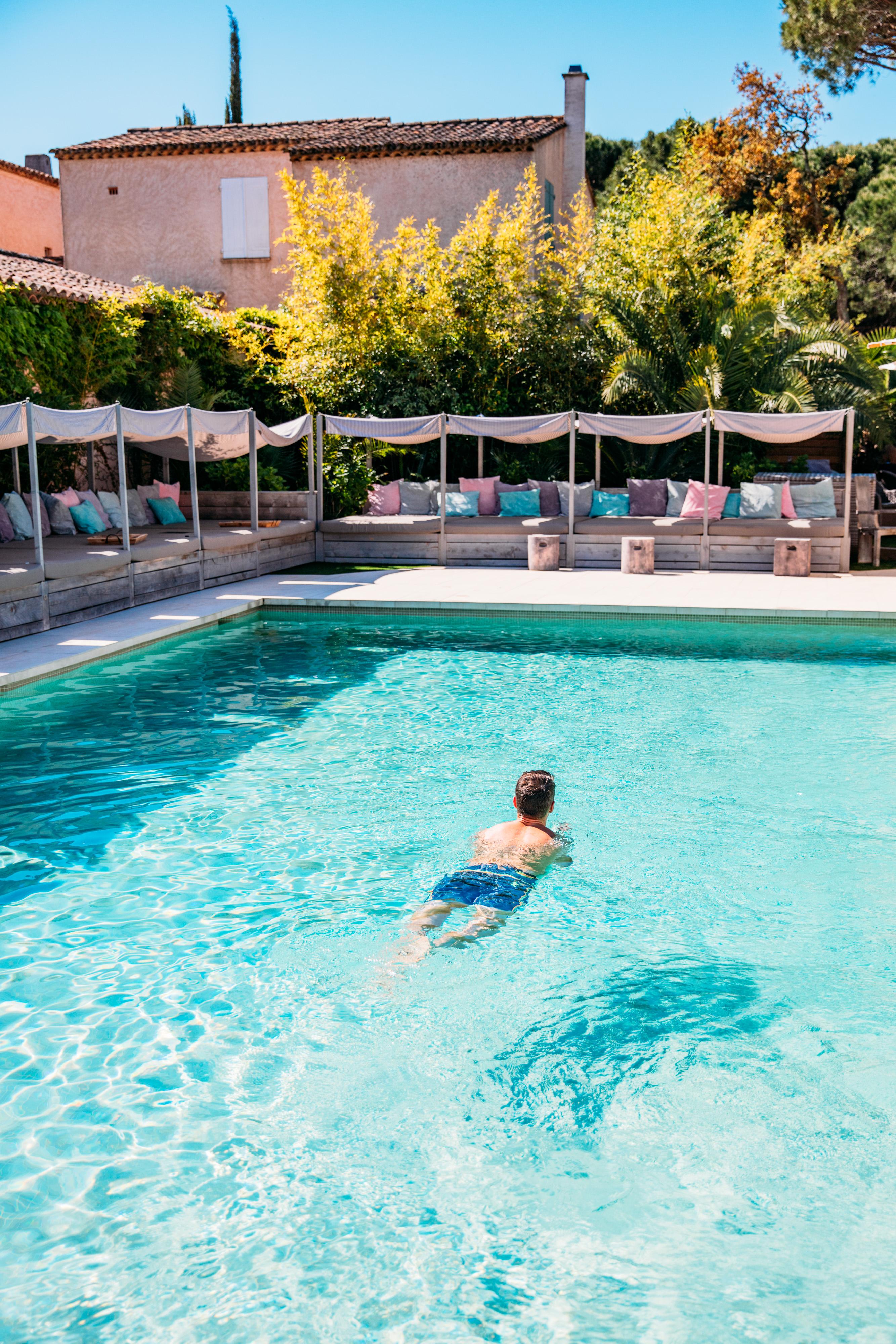 Font Mourier Hotel
