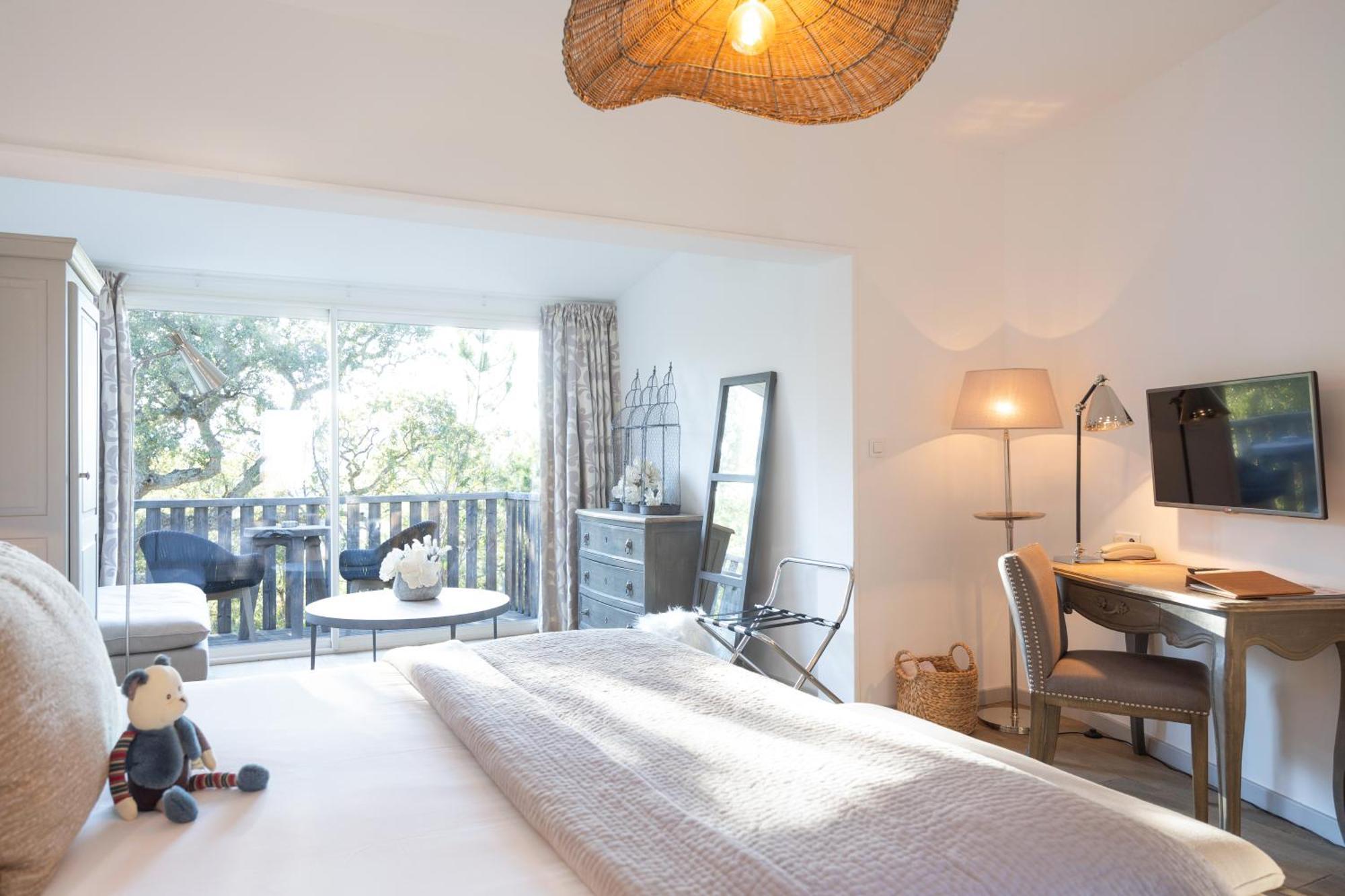 Font Mourier Hotel