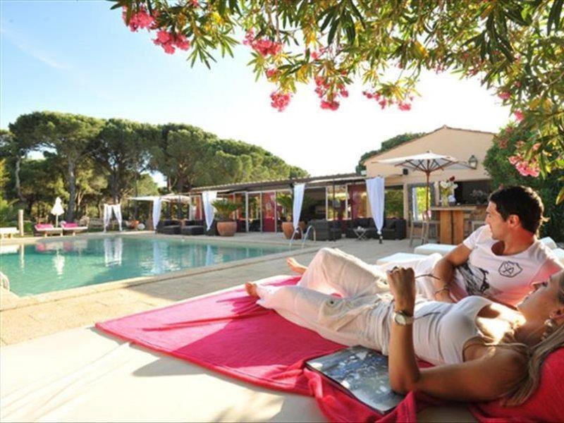Font Mourier Hotel Cogolin