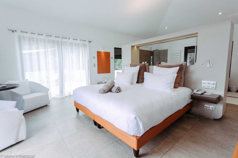 Font Mourier Hotel 4*